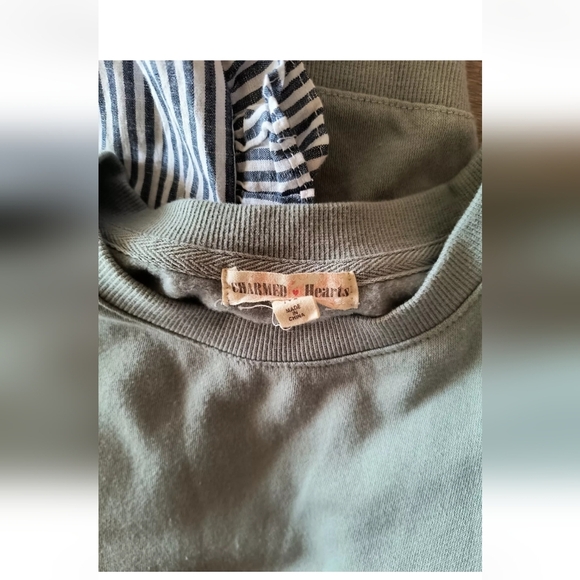 Women's Charmed Hearts Striped Open Ruffle Sleeve Knit Top Sweater M - Picture 7 of 7